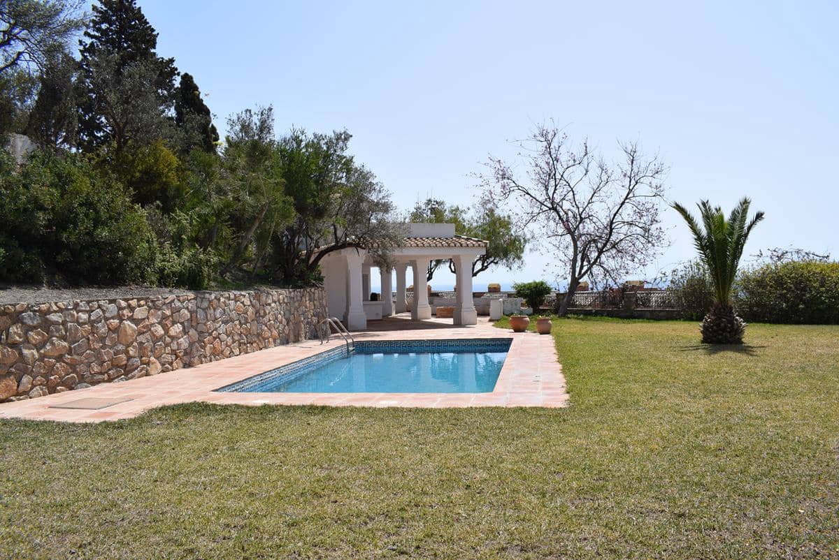 6 bedroom Villa for sale in La Herradura - € 1,200,000 (Ref: 6950154)