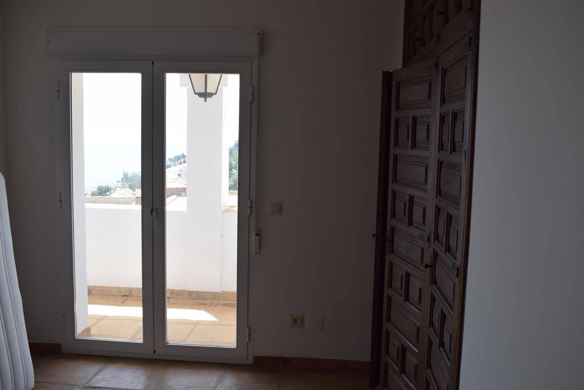 6 bedroom Villa for sale in La Herradura - € 1,200,000 (Ref: 6950154)