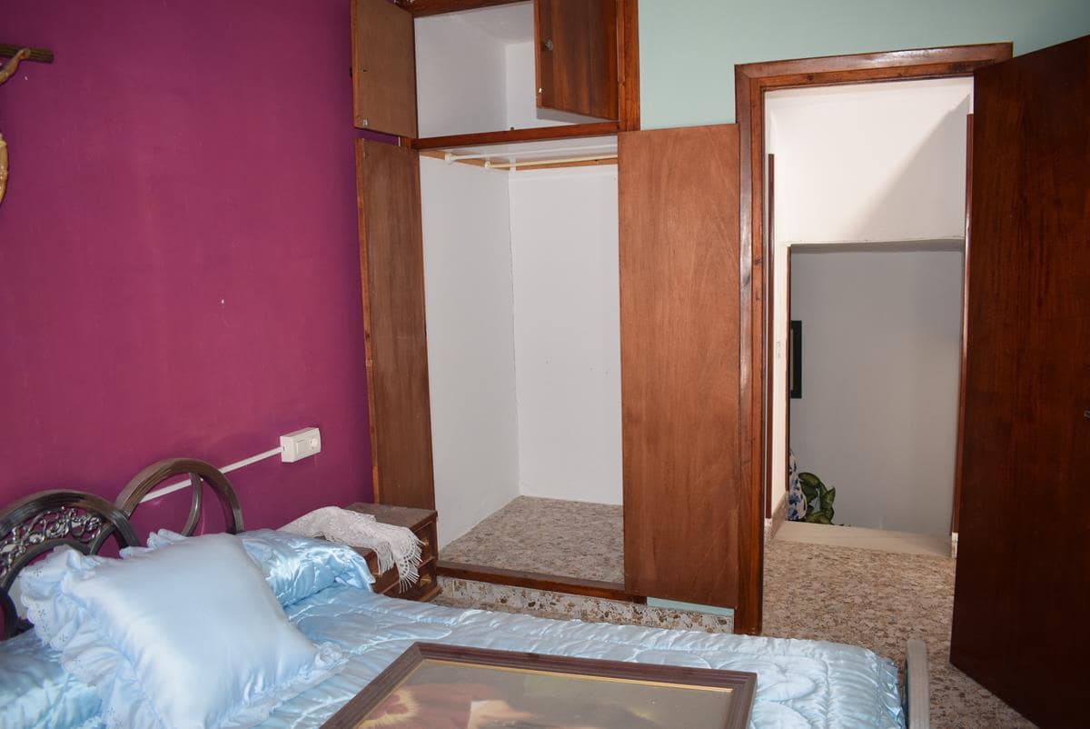 6 soveværelse Byhus til salg i Otivar - € 99.500 (Ref: 7673144)