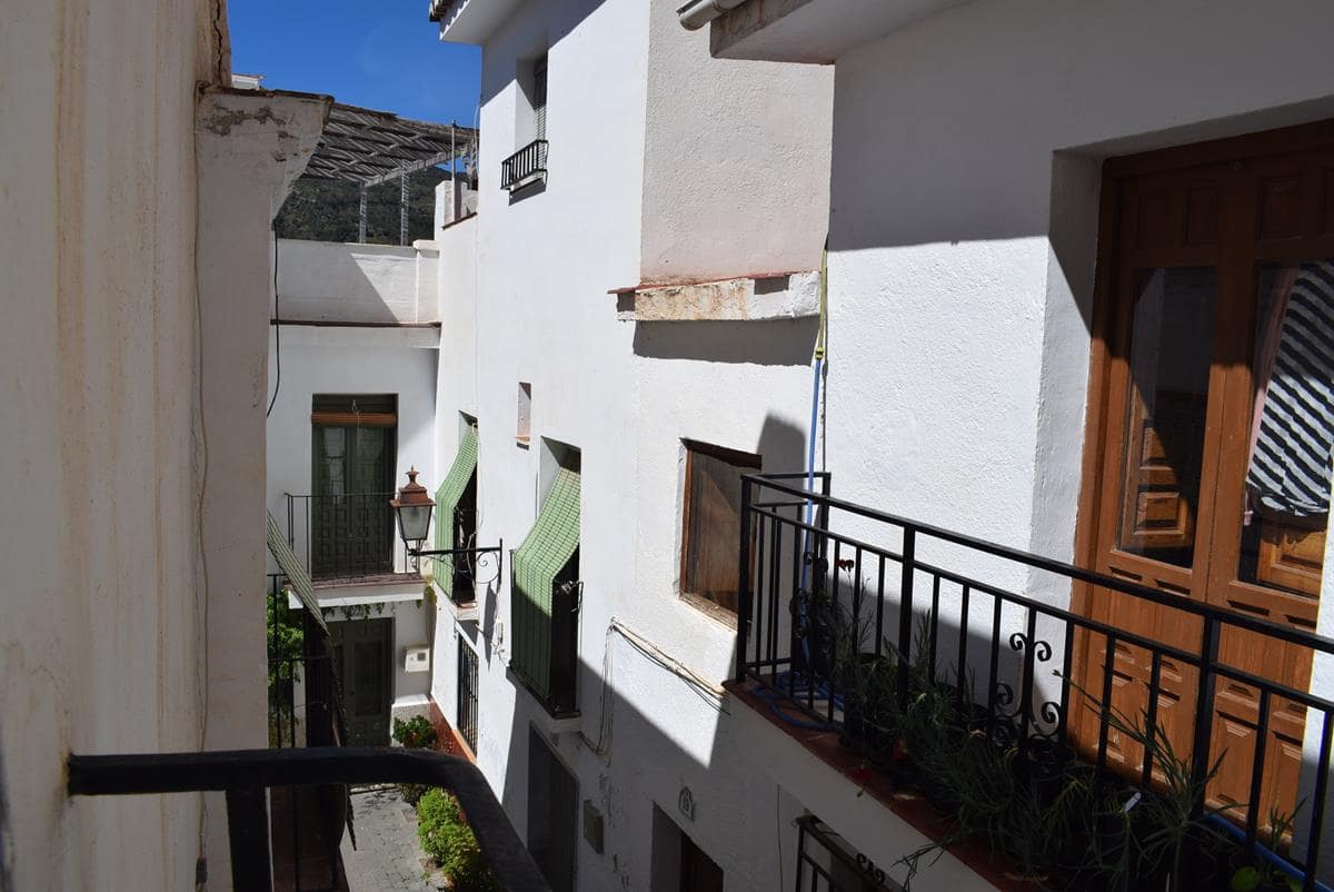 6 soveværelse Byhus til salg i Otivar - € 99.500 (Ref: 7673144)