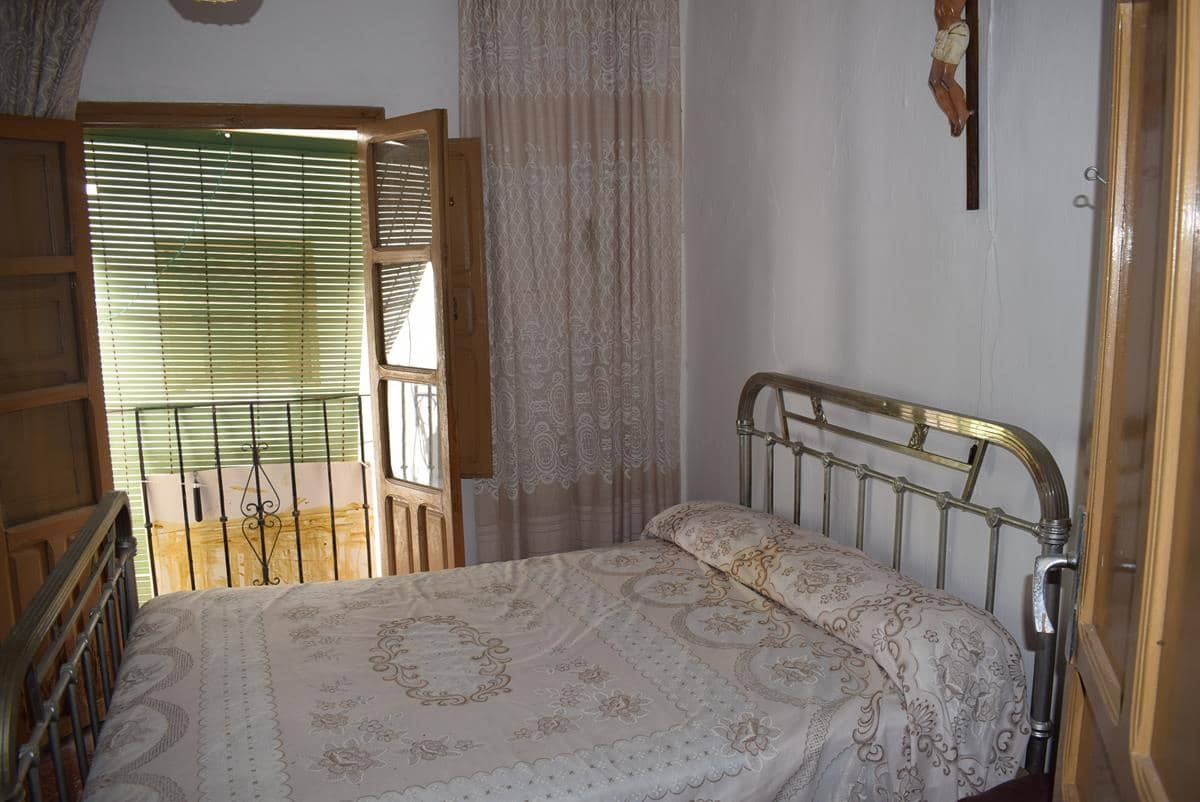 6 soveværelse Byhus til salg i Otivar - € 99.500 (Ref: 7673144)