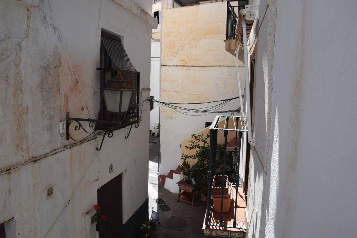 6 soveværelse Byhus til salg i Otivar - € 99.500 (Ref: 7673144)