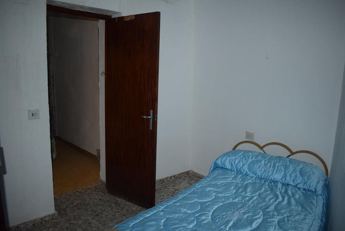 6 soveværelse Byhus til salg i Otivar - € 99.500 (Ref: 7673144)