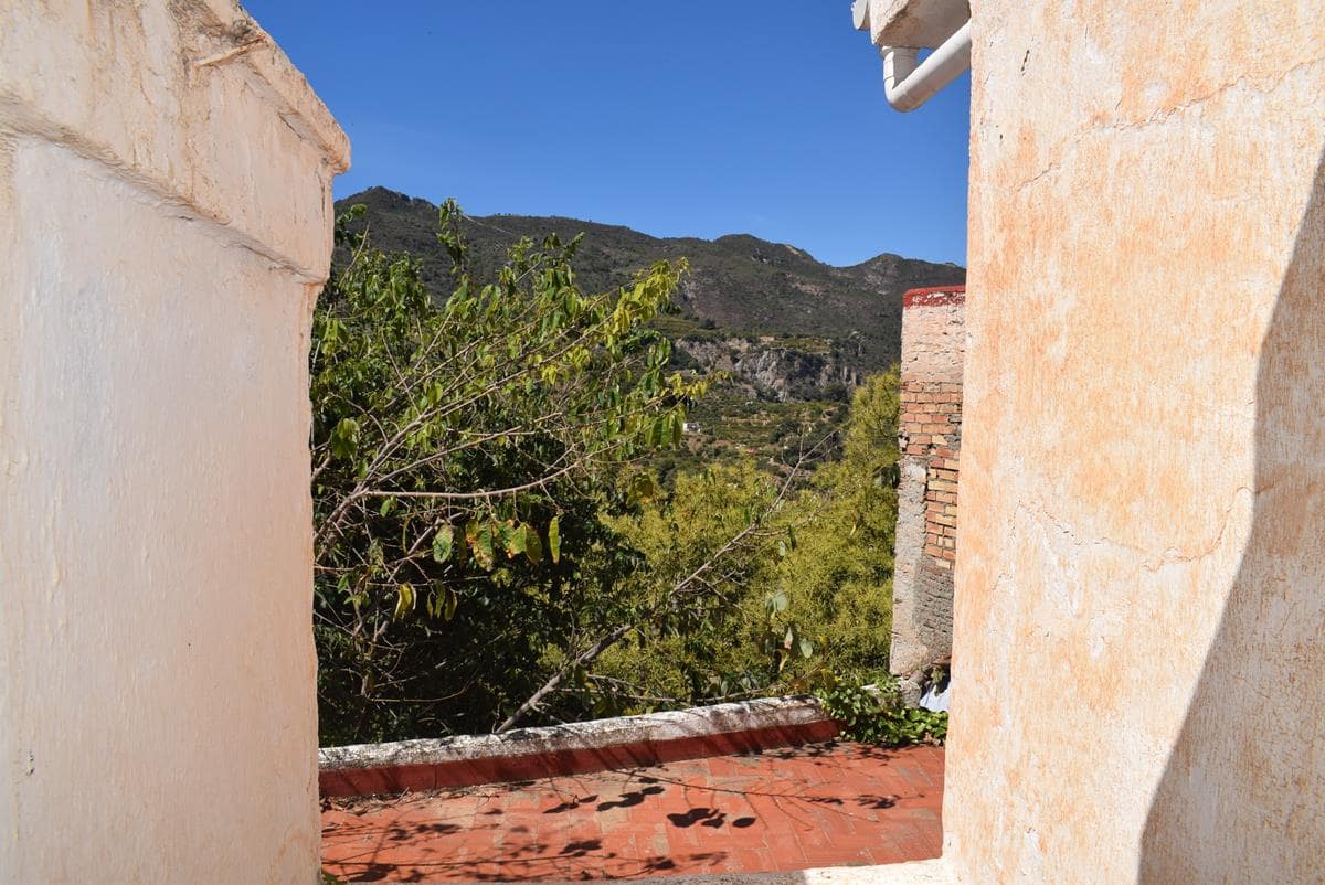 6 soveværelse Byhus til salg i Otivar - € 99.500 (Ref: 7673144)