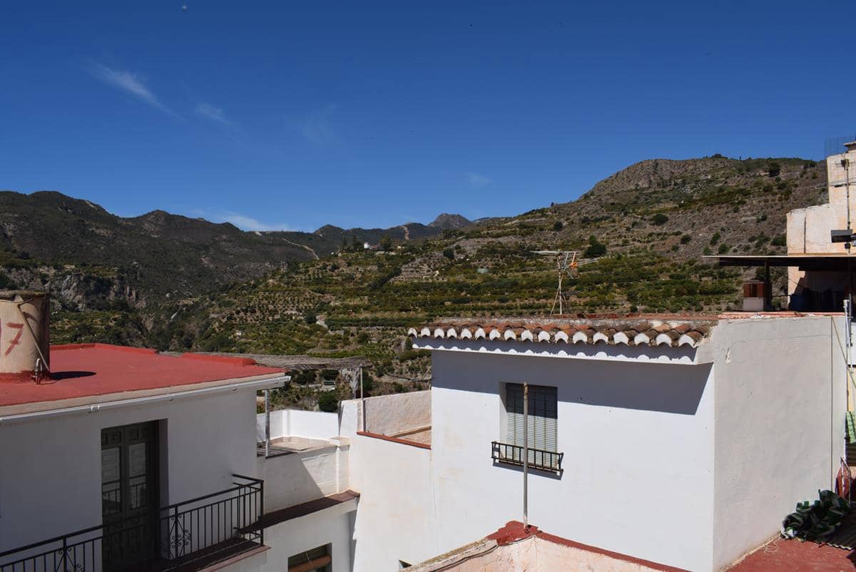 6 soveværelse Byhus til salg i Otivar - € 99.500 (Ref: 7673144)