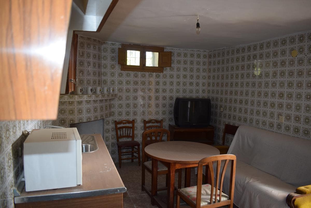 6 soveværelse Byhus til salg i Otivar - € 99.500 (Ref: 7673144)