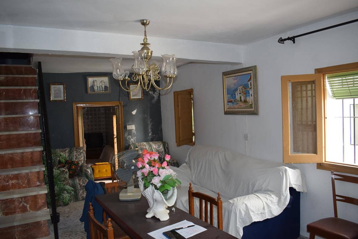 6 soveværelse Byhus til salg i Otivar - € 99.500 (Ref: 7673144)