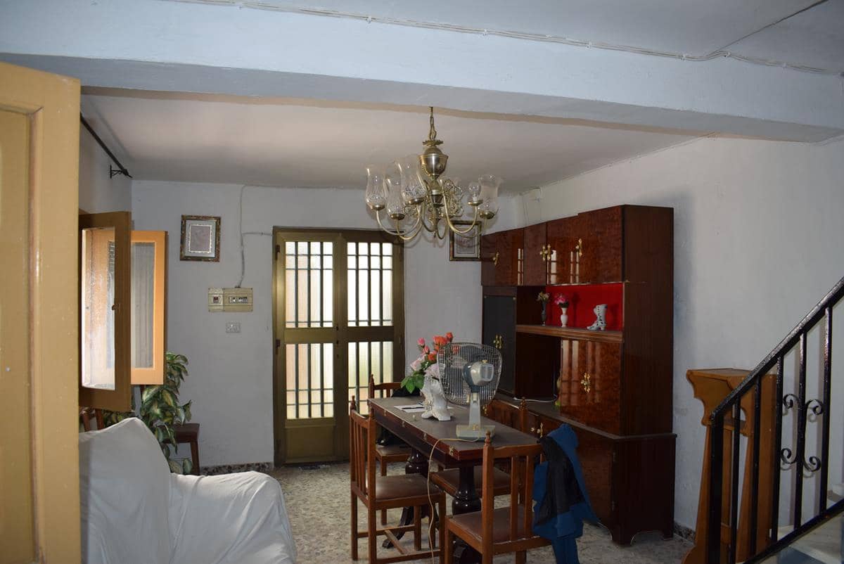 6 soveværelse Byhus til salg i Otivar - € 99.500 (Ref: 7673144)