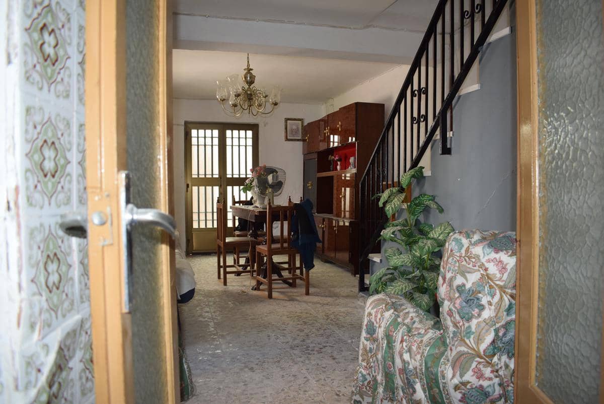 6 soveværelse Byhus til salg i Otivar - € 99.500 (Ref: 7673144)