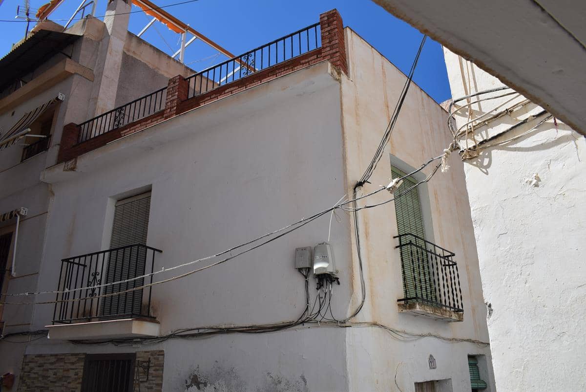 6 soveværelse Byhus til salg i Otivar - € 99.500 (Ref: 7673144)