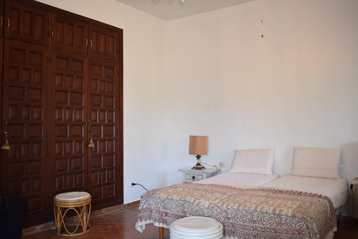 3 soveværelse Villa til salg i Lentegi med swimmingpool garage - € 460.000 (Ref: 7701012)