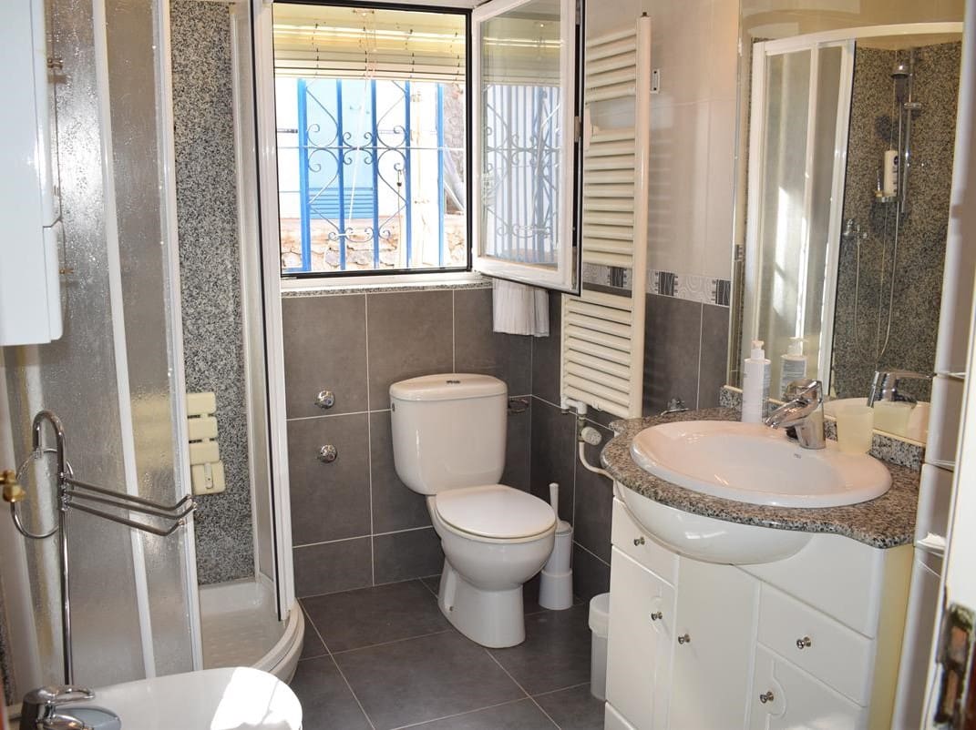 3 soveværelse Villa til salg i Lentegi med swimmingpool garage - € 460.000 (Ref: 7701012)