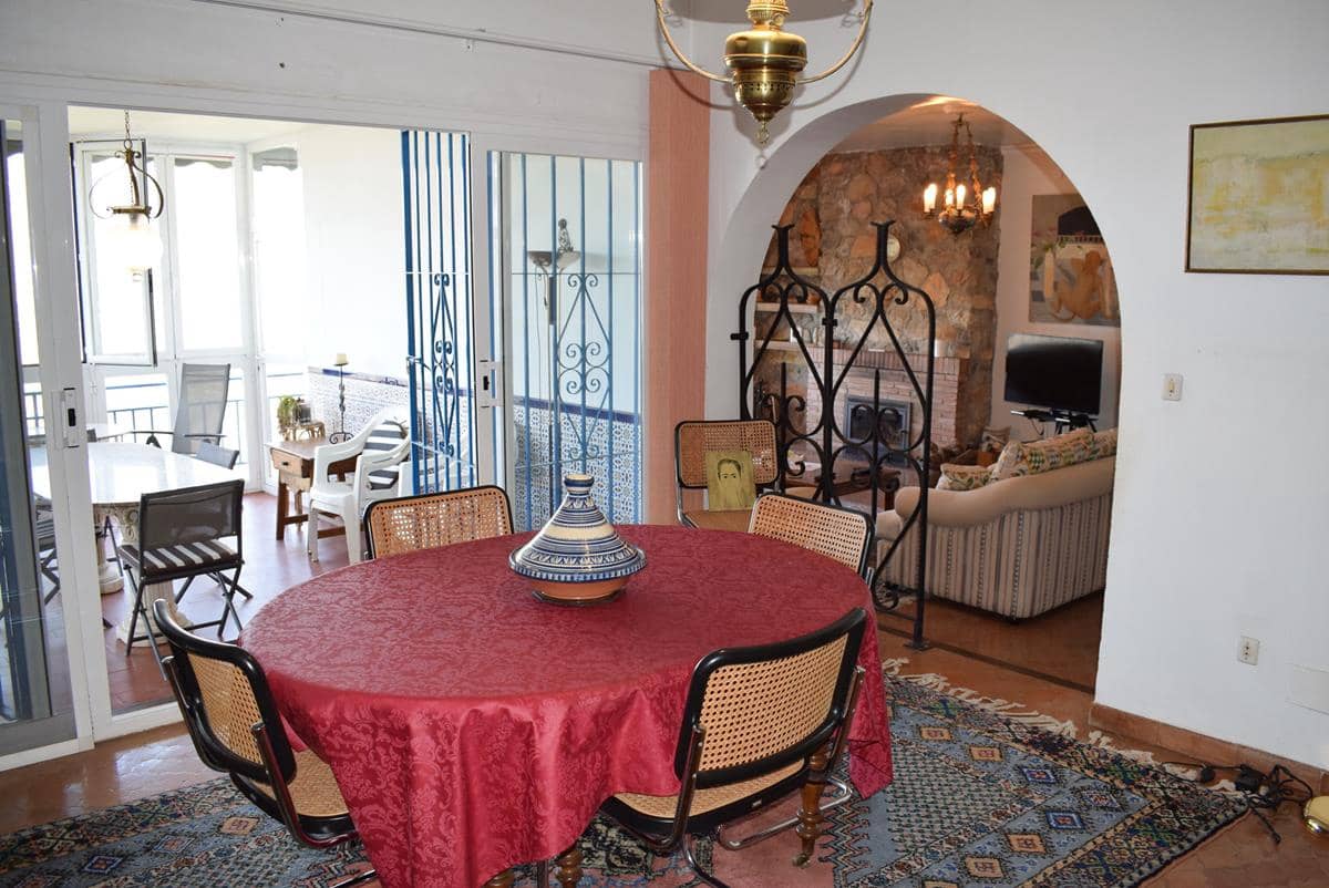 3 soveværelse Villa til salg i Lentegi med swimmingpool garage - € 460.000 (Ref: 7701012)