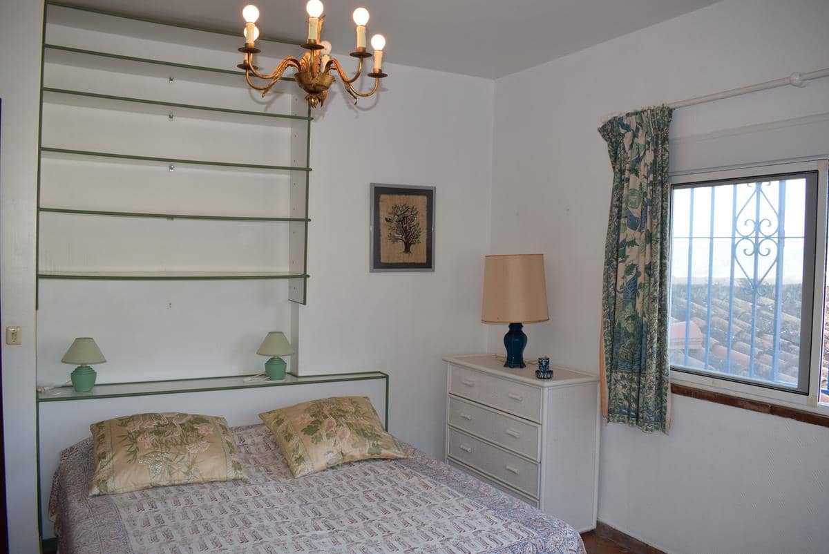 3 soveværelse Villa til salg i Lentegi med swimmingpool garage - € 460.000 (Ref: 7701012)