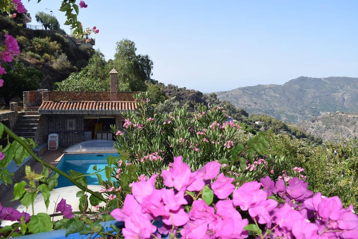 3 soveværelse Villa til salg i Lentegi med swimmingpool garage - € 460.000 (Ref: 7701012)