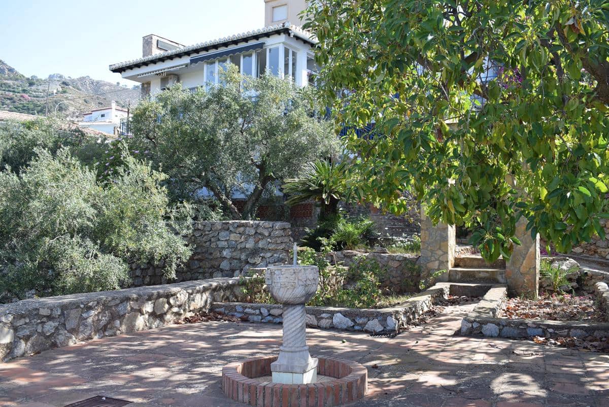 3 soveværelse Villa til salg i Lentegi med swimmingpool garage - € 460.000 (Ref: 7701012)