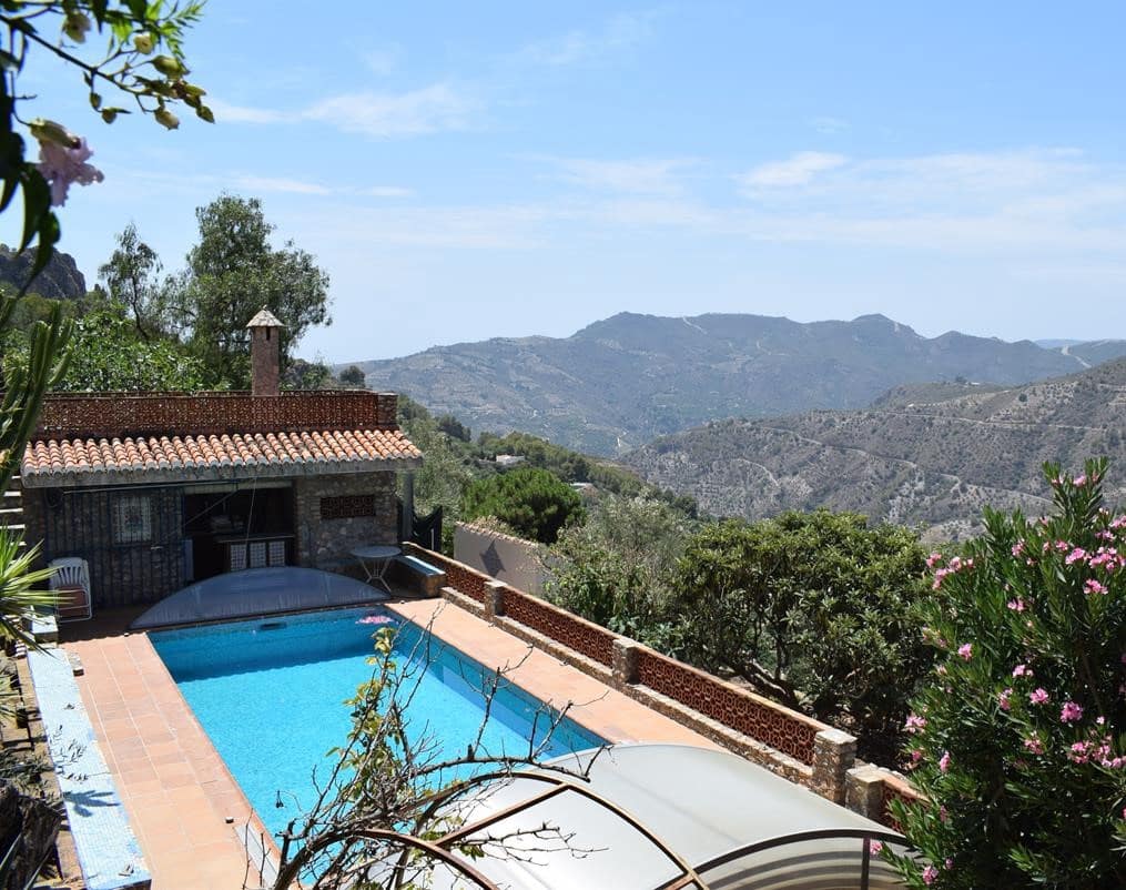 3 soveværelse Villa til salg i Lentegi med swimmingpool garage - € 460.000 (Ref: 7701012)