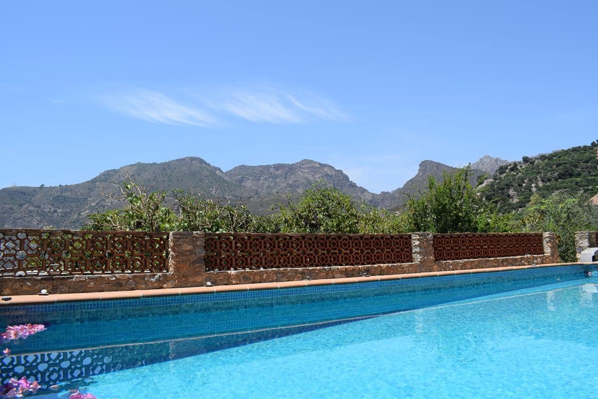 3 soveværelse Villa til salg i Lentegi med swimmingpool garage - € 460.000 (Ref: 7701012)