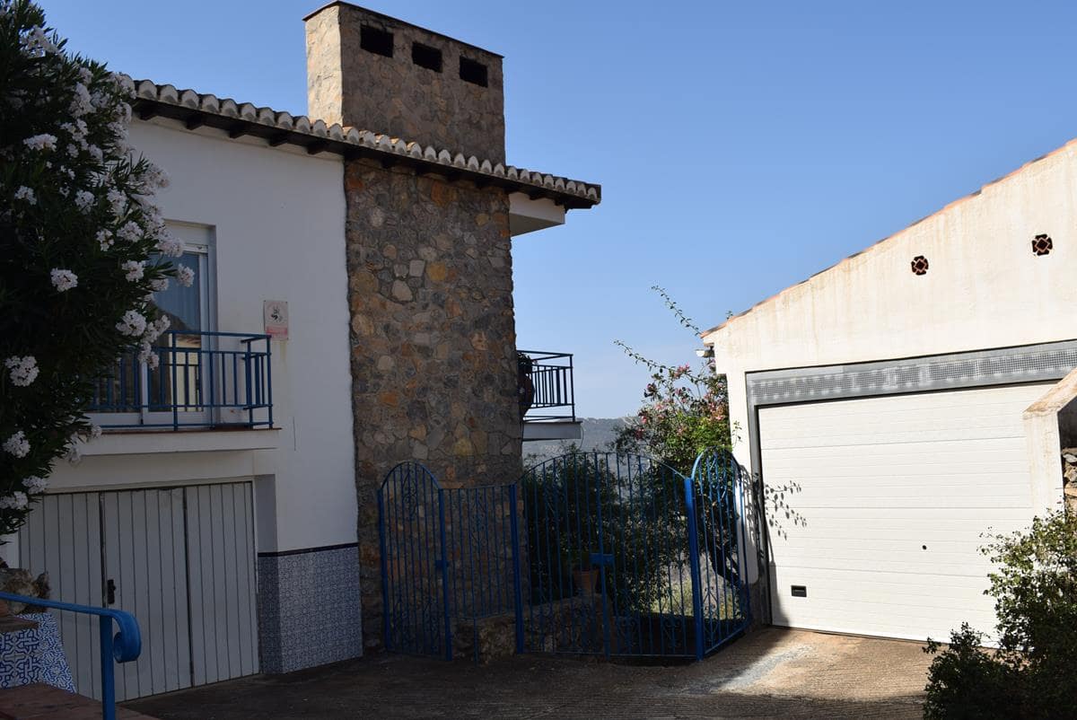 3 soveværelse Villa til salg i Lentegi med swimmingpool garage - € 460.000 (Ref: 7701012)