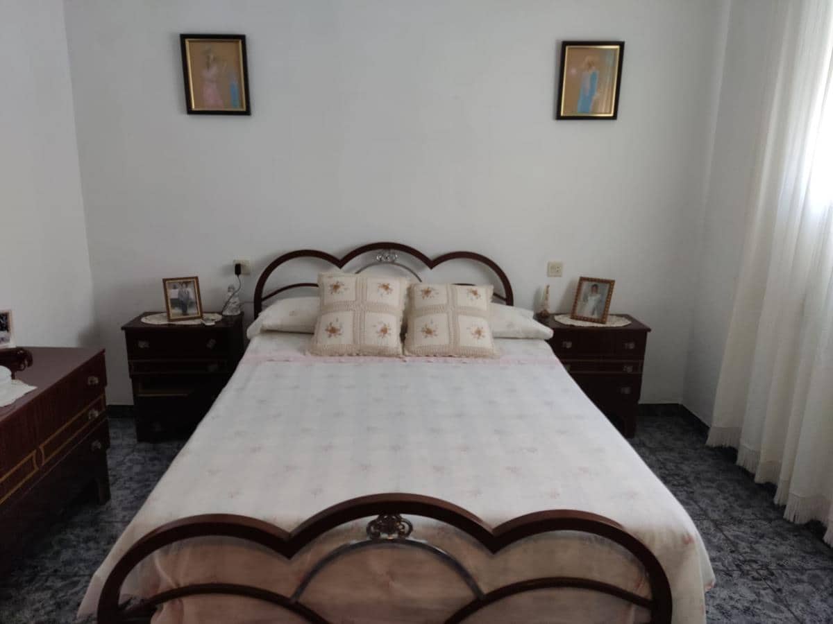 4 soveværelse Byhus til salg i Lentegi med garage - € 130.000 (Ref: 7757416)