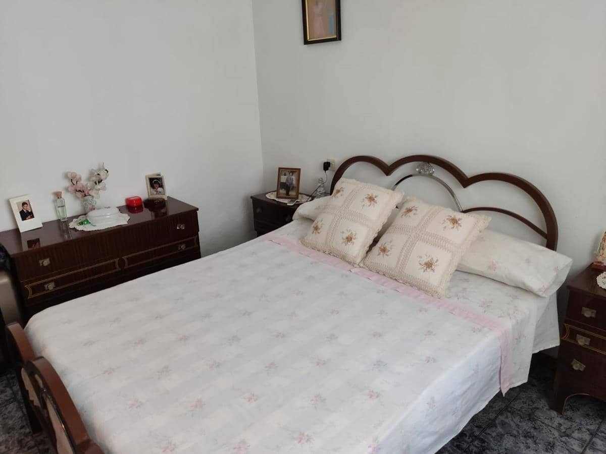 4 soveværelse Byhus til salg i Lentegi med garage - € 130.000 (Ref: 7757416)