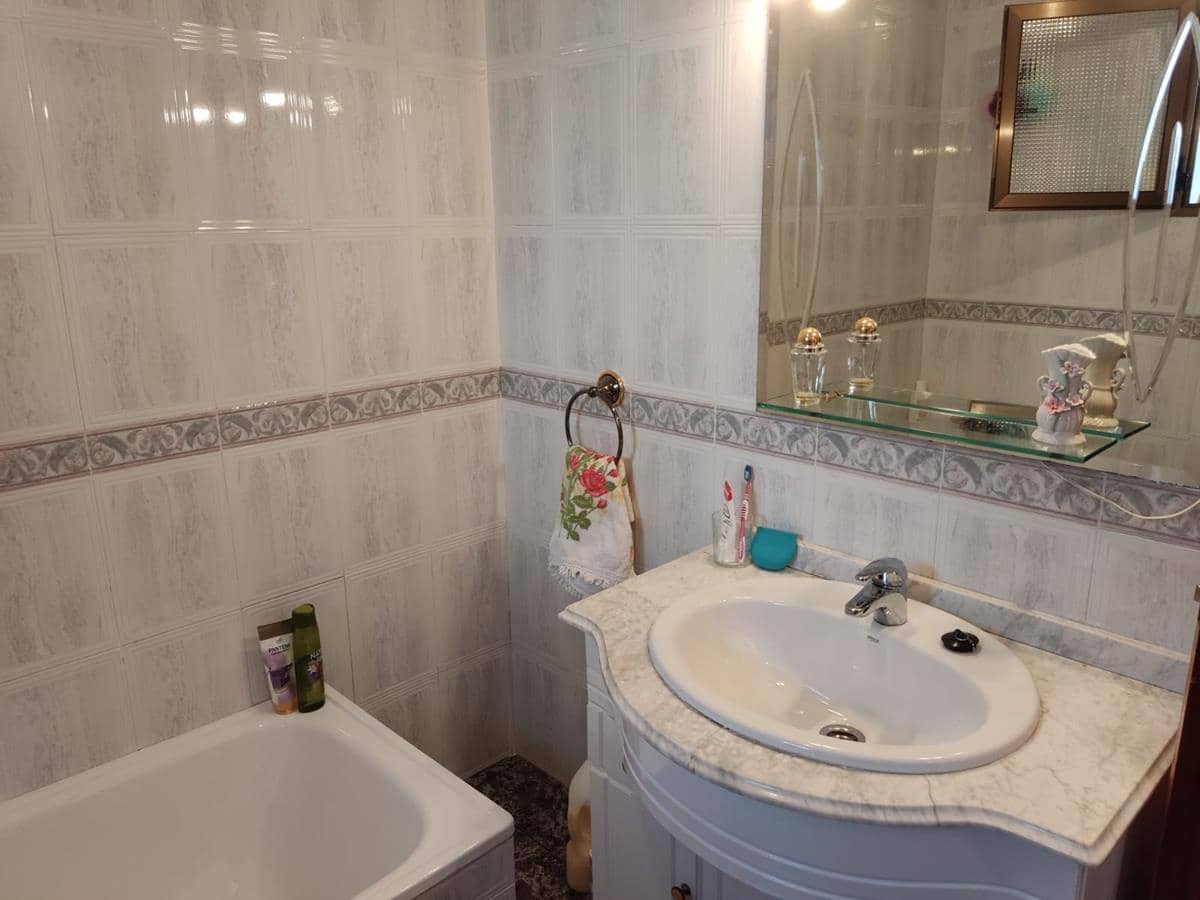 4 soveværelse Byhus til salg i Lentegi med garage - € 130.000 (Ref: 7757416)