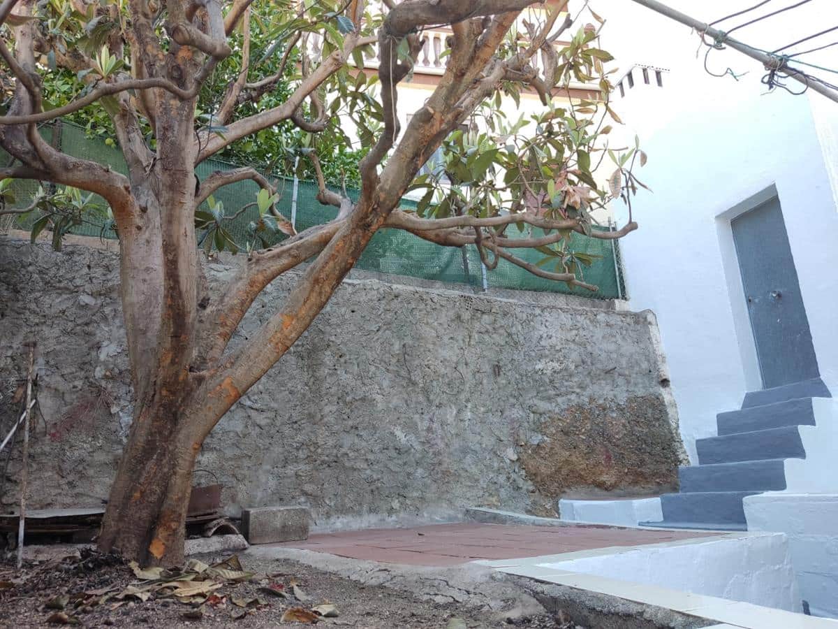 4 soveværelse Byhus til salg i Lentegi med garage - € 130.000 (Ref: 7757416)