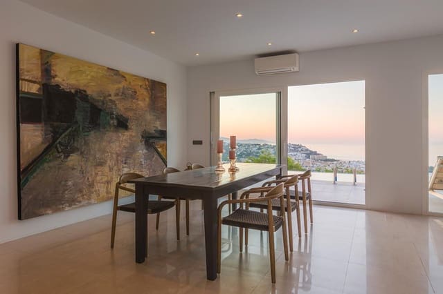 2 soverom Villa til salgs i Almuñécar med svømmebasseng garasje - € 1 200 000 (Ref: 8410290)