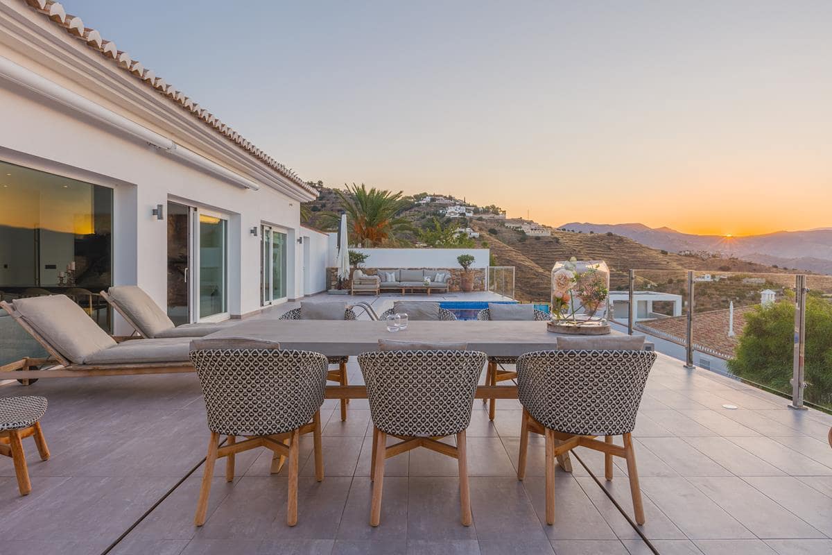 2 Zimmer Villa zu verkaufen in Almunecar mit Pool Garage - 1.200.000 € (Ref: 8410290)