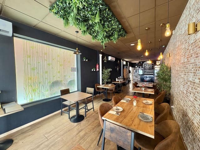 Local Commercial à vendre à Vélez-Málaga - 300 000 € (Ref: 10005611)