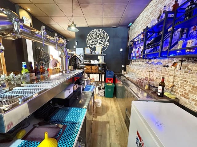 Local Commercial à vendre à Vélez-Málaga - 300 000 € (Ref: 10005611)