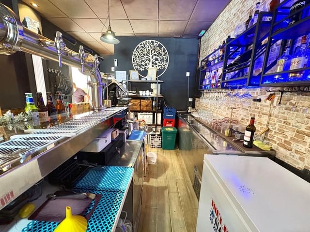 Local Commercial à vendre à Vélez-Málaga - 300 000 € (Ref: 10005611)