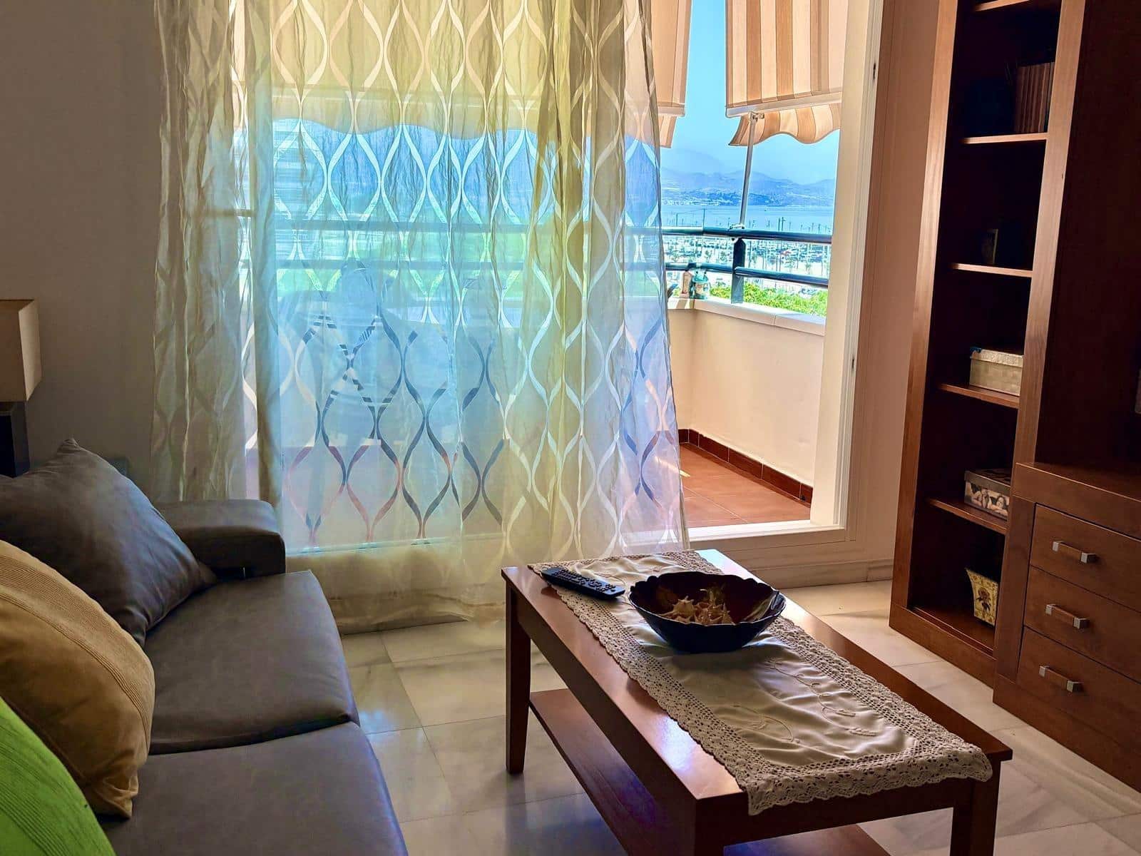 2 slaapkamer Flat te huur in Velez-Malaga met zwembad garage - € 1.300 (Ref: 10006697)