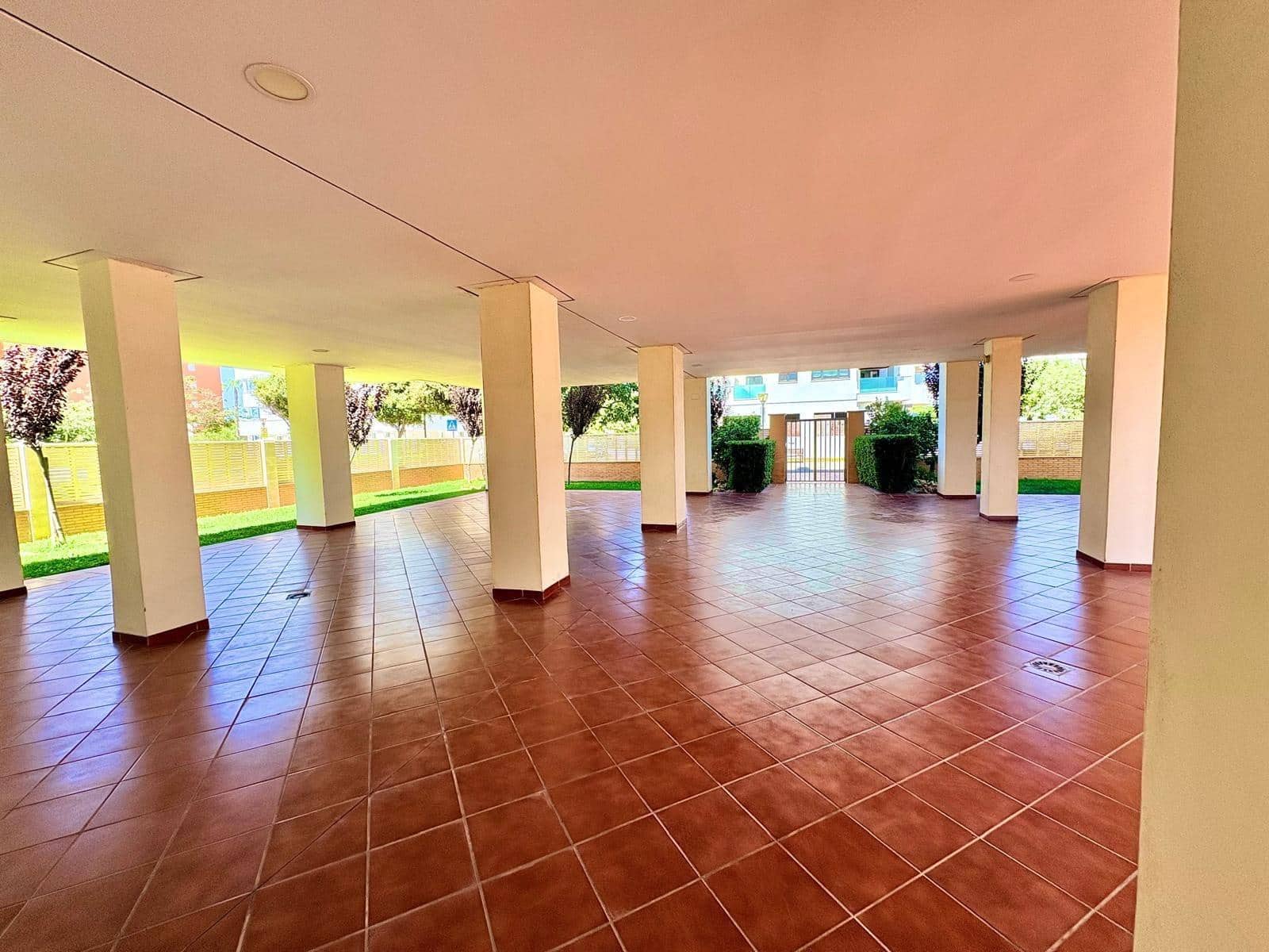 2 slaapkamer Flat te huur in Velez-Malaga met zwembad garage - € 1.300 (Ref: 10006697)