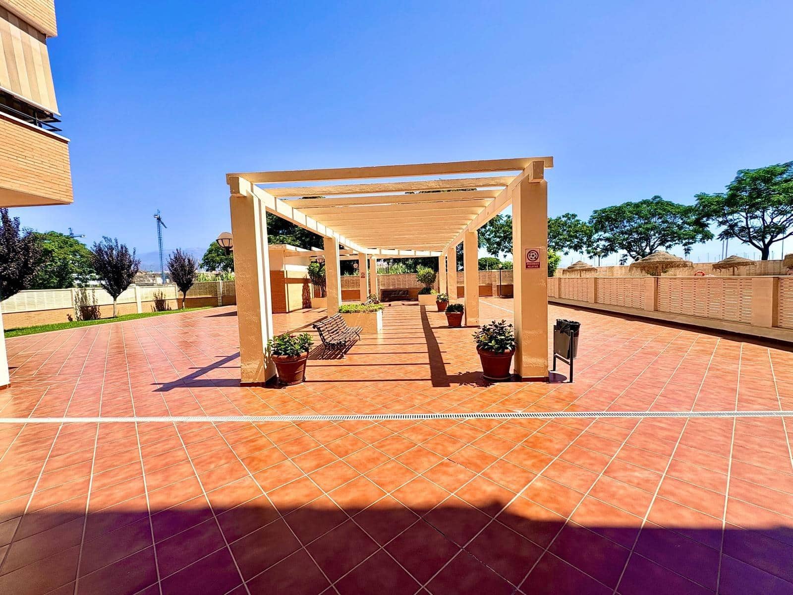 2 slaapkamer Flat te huur in Velez-Malaga met zwembad garage - € 1.300 (Ref: 10006697)