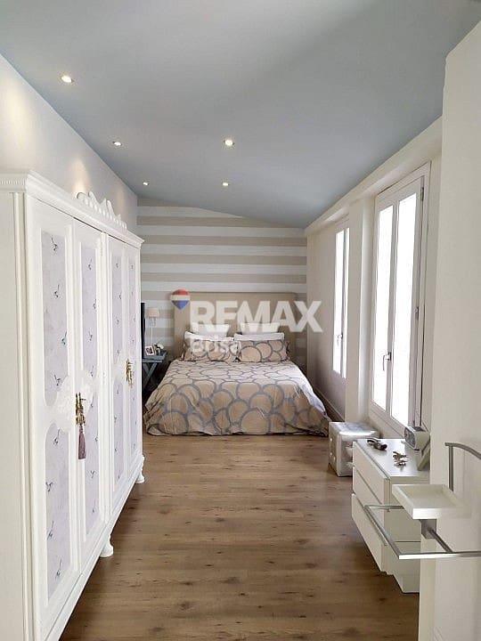 5 bedroom Townhouse for rent in Velez-Malaga - € 1,500 (Ref: 6859571)