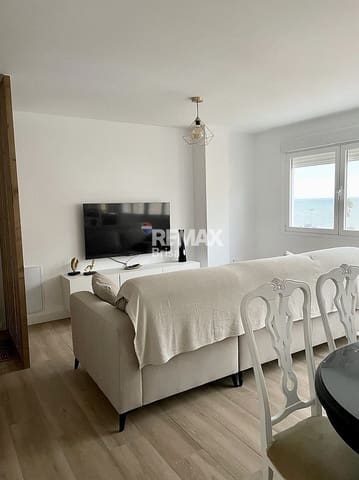 3 bedroom Apartment for rent in Torre del Mar, Vélez-Málaga - € 1,100 (Ref: 8611746)