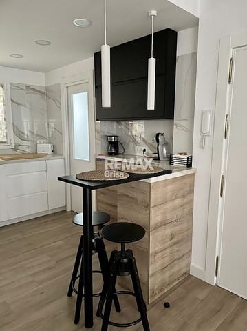 3 bedroom Apartment for rent in Torre del Mar, Vélez-Málaga - € 1,100 (Ref: 8611746)