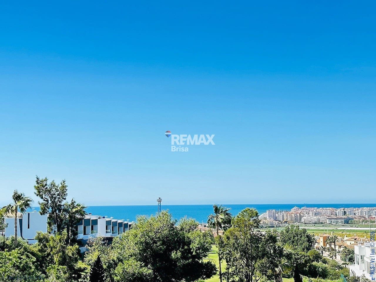 2 soverom Penthouse til salgs i Velez-Malaga med svømmebasseng - € 459 000 (Ref: 8848511)