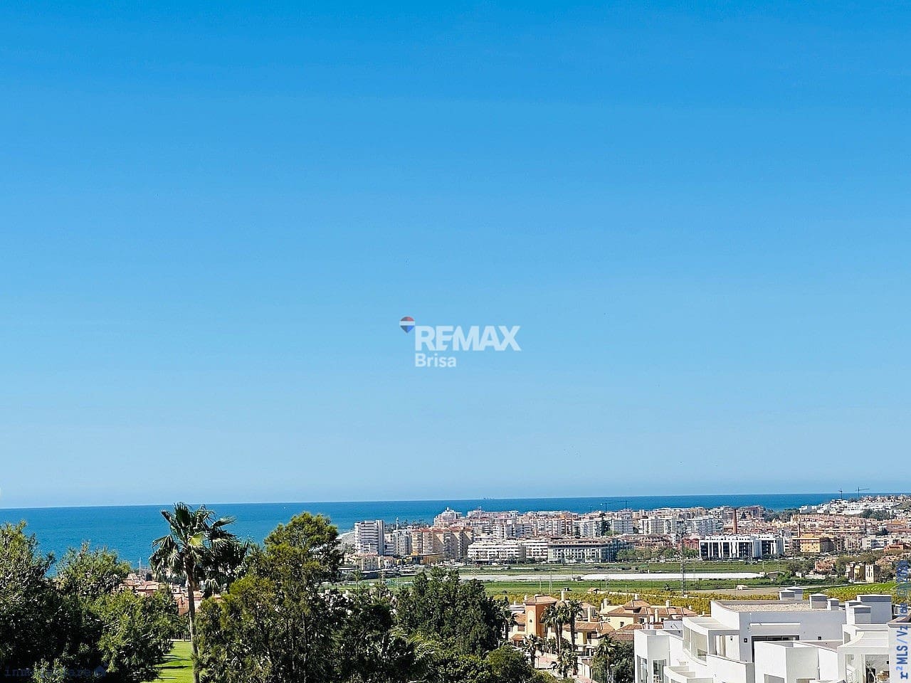 2 soverom Penthouse til salgs i Velez-Malaga med svømmebasseng - € 459 000 (Ref: 8848511)