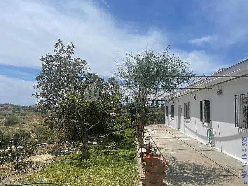 10 soveværelse Byhus til salg i Torre del Mar med swimmingpool - € 425.000 (Ref: 8848524)