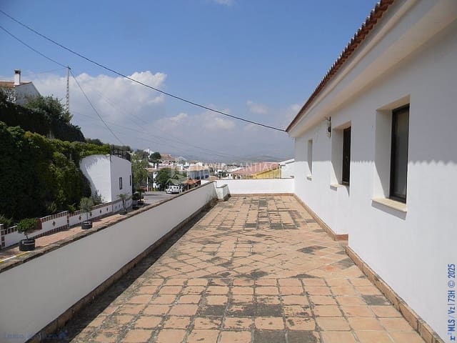 12 soverom Hotell til salgs i Viñuela - € 400 000 (Ref: 8848552)