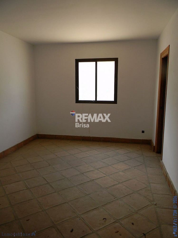 12 soverom Hotell til salgs i Vinuela - € 400 000 (Ref: 8848552)