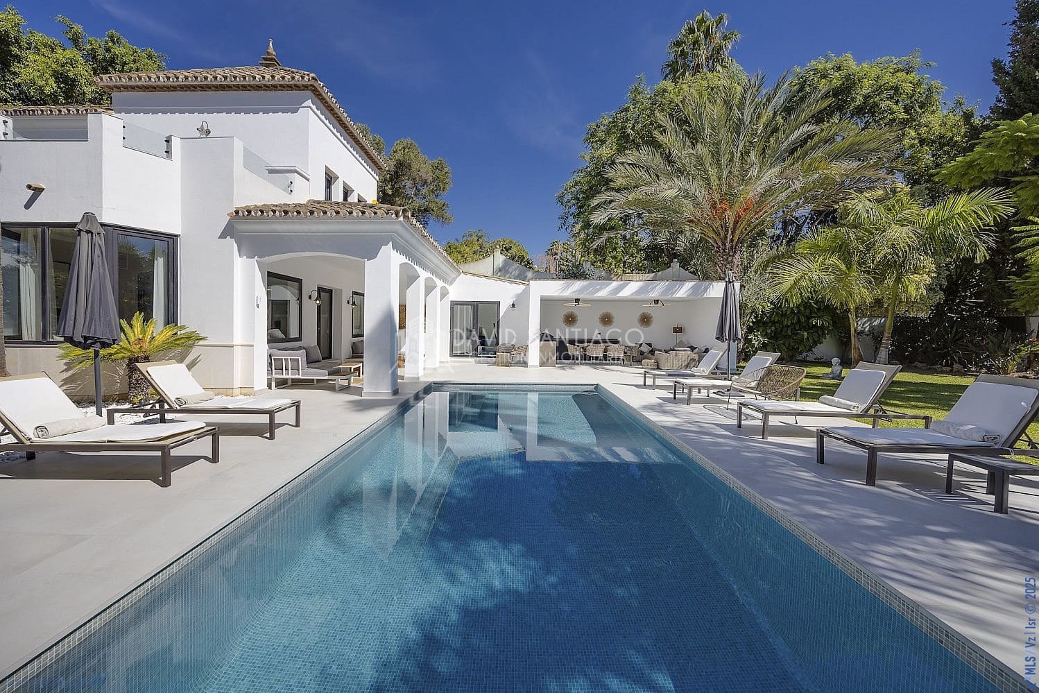 5 soveværelse Byhus til salg i Benahavis med swimmingpool garage - € 2.160.000 (Ref: 8879221)