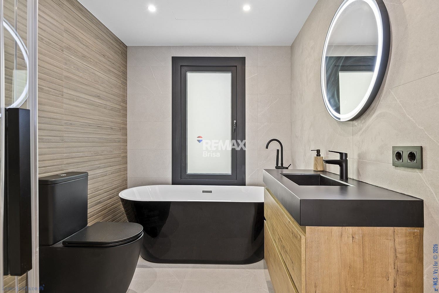 5 sypialnia Dom na sprzedaż w Benahavis z basenem garażem - 2 160 000 € (Ref: 8879221)