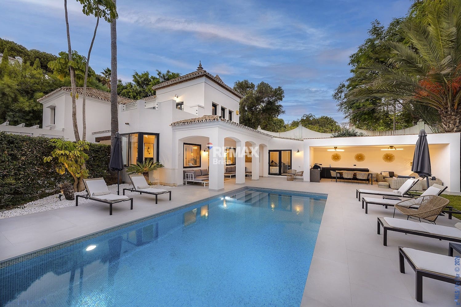 5 sypialnia Dom na sprzedaż w Benahavis z basenem garażem - 2 160 000 € (Ref: 8879221)