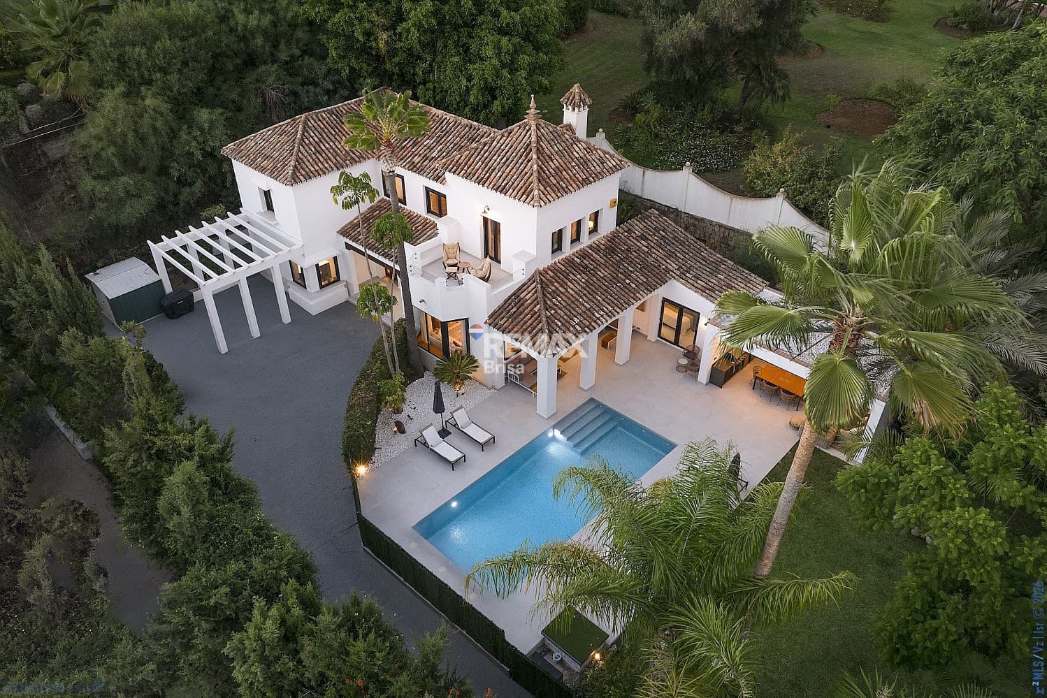 5 sypialnia Dom na sprzedaż w Benahavis z basenem garażem - 2 160 000 € (Ref: 8879221)