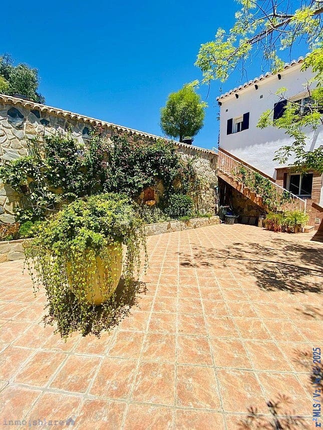 6 soveværelse Byhus til salg i Vinuela med swimmingpool garage - € 820.000 (Ref: 8879223)