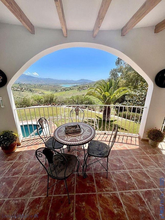 6 soveværelse Byhus til salg i Vinuela med swimmingpool garage - € 820.000 (Ref: 8879223)