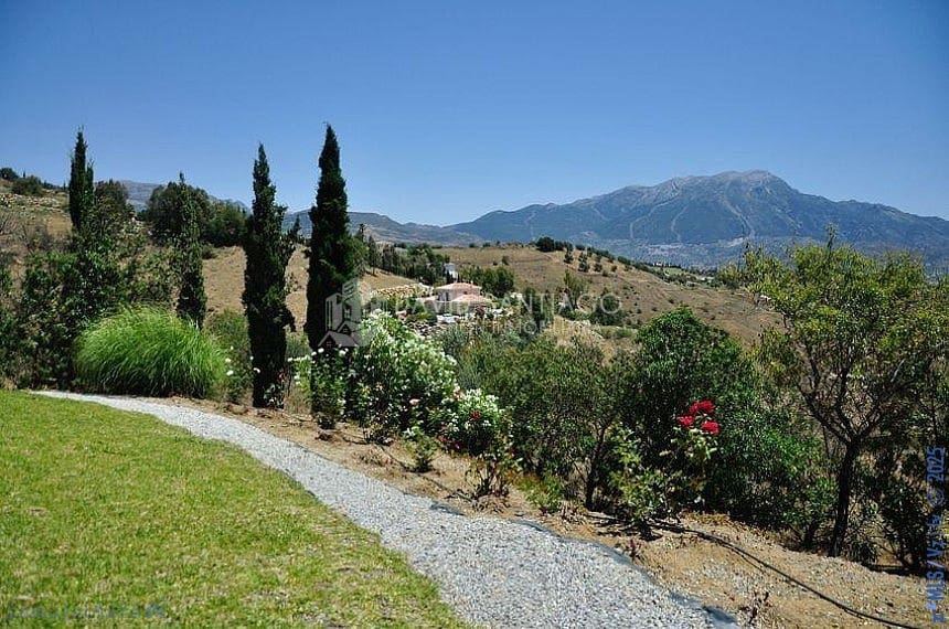 6 soveværelse Byhus til salg i Vinuela med swimmingpool garage - € 820.000 (Ref: 8879223)